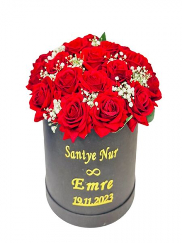 Kutu İçerisinde Kırmızı Güller